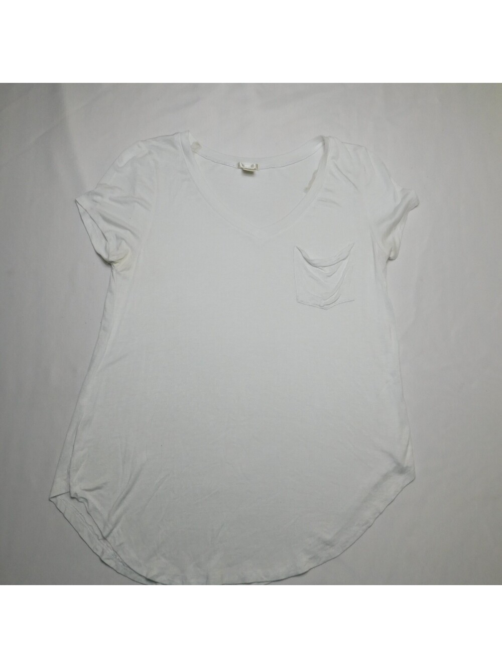 Bozzolo Women's Medium White V-Neck Short Sleeve Front Pocket Tee Curved Hem Shi
